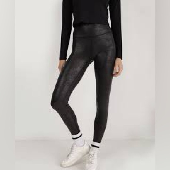 Aerie OFFLINE The Hugger Crackle Legging - Picture 3 of 9